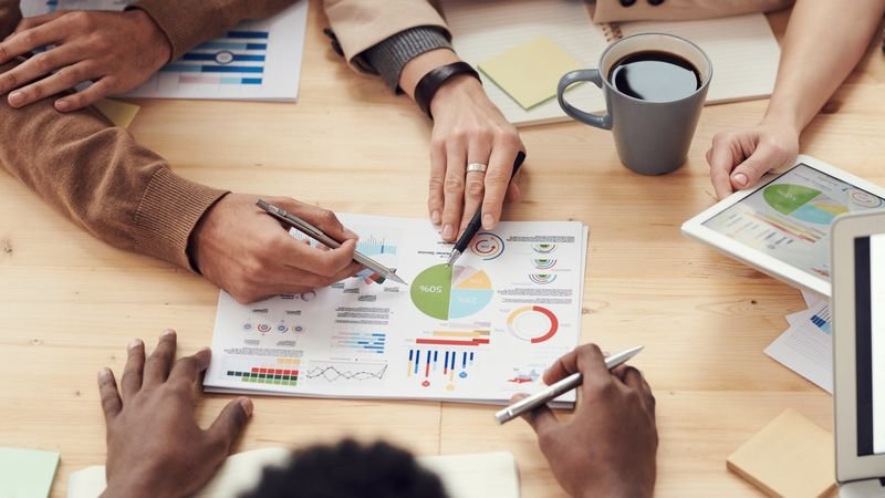 scaling paid ads: how we reduced average cost-per-lead by 55% using hook-first creative setups